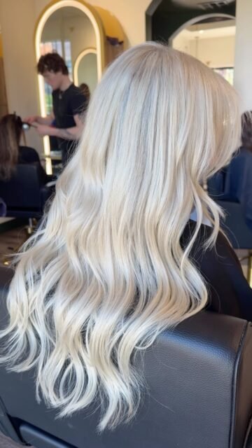 we love her 🩷 2 rows of keratin extensions @ninezeroone 

#keratinextensions #lahairstylist #bleachandtone